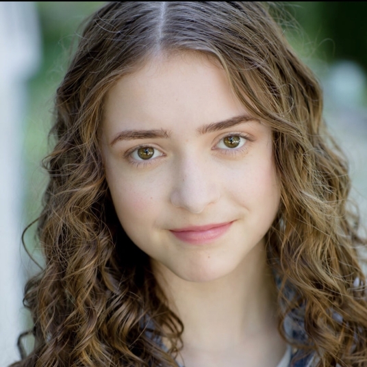 Lizzie Becker (Martha) head shot